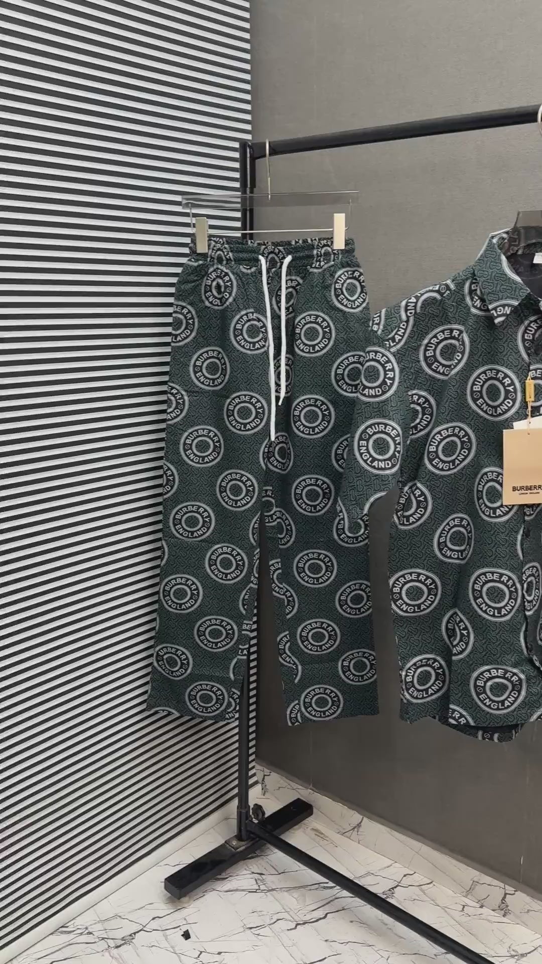 BURBERRY 100% IMPORTED ALL OVER MONOGRAM PRINTED OVERSIZED DROPSHOLDER CURRENT STORE ARTICLE VERY PREMIUM CORD SET
